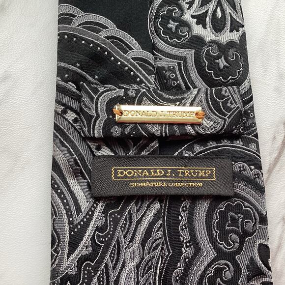 Donald Trump Silk Tie, Black Paisley VTG Signature Collection Ultra MAGA USA - Picture 2 of 6